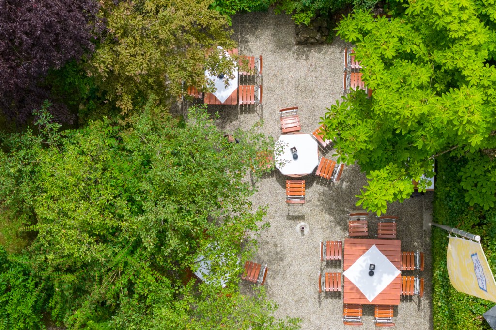 Luftaufnahme Biergarten Gasthaus zur Traube in Weiler